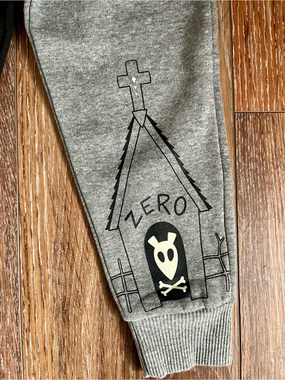 Disney’s Jack Skellington Glow in the Dark Fleece Sweat Suit Size 3T - Picture 4 of 10